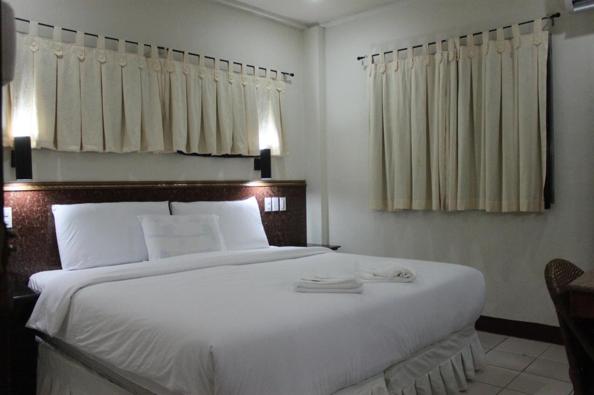 Lost Horizon Beach Dive Resort Bohol Екстериор снимка